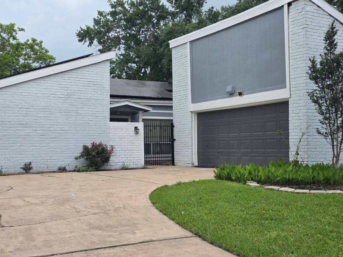 House for rent at 13906 Ella Lee Lane, Houston, TX 77077