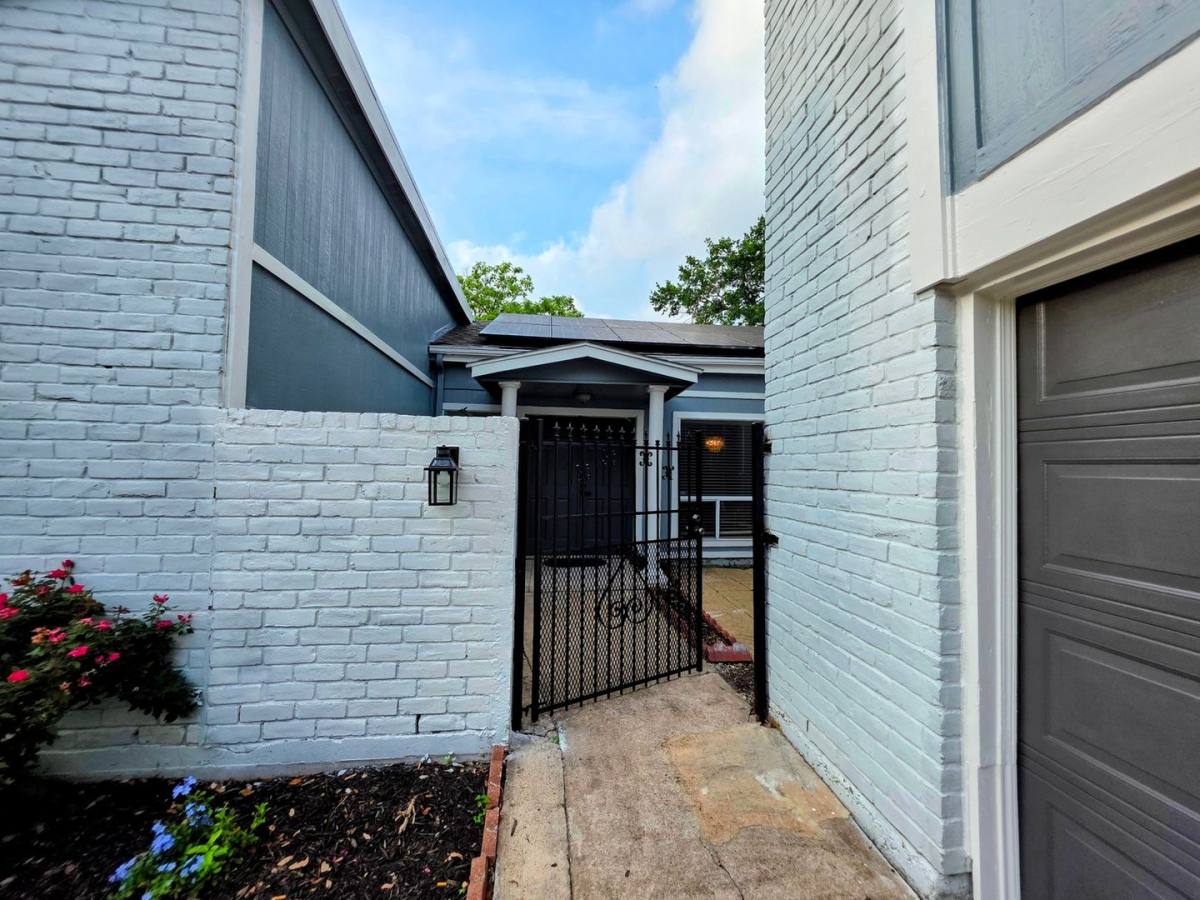 House for rent at 13906 Ella Lee Lane, Houston, TX 77077