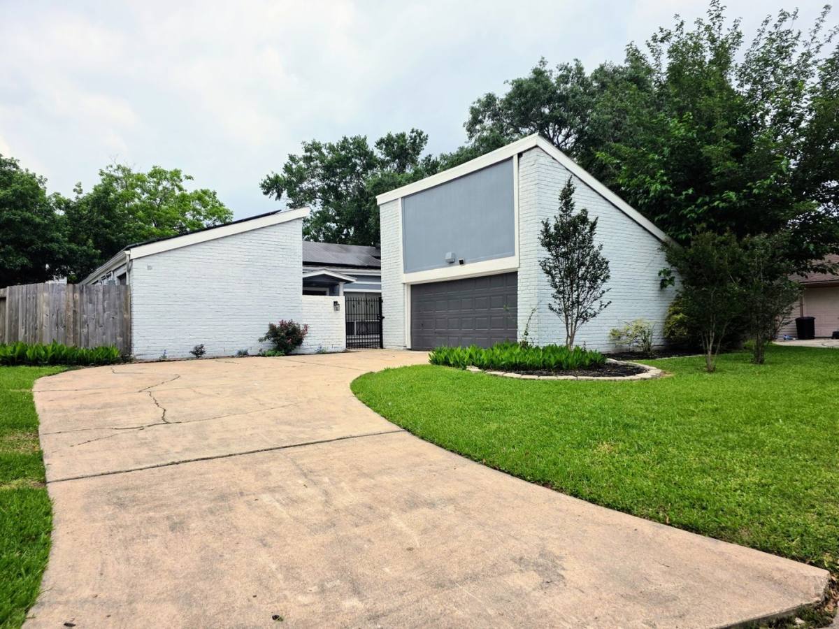 House for rent at 13906 Ella Lee Lane, Houston, TX 77077