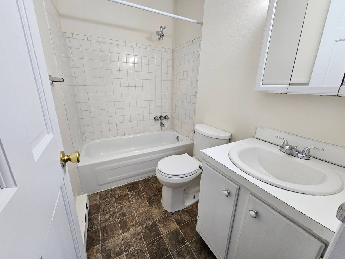 Apartment for rent at 1933 W Alexis Rd, Toledo, OH 43613