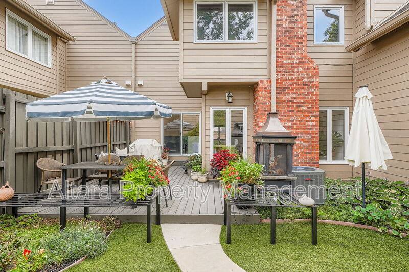 Townhouse for rent at 287 S Holly St, Denver, CO 80246