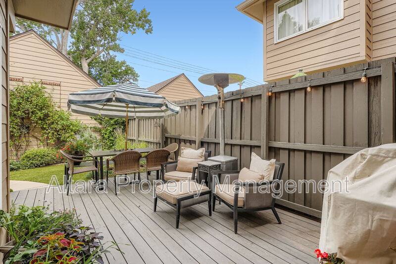 Townhouse for rent at 287 S Holly St, Denver, CO 80246
