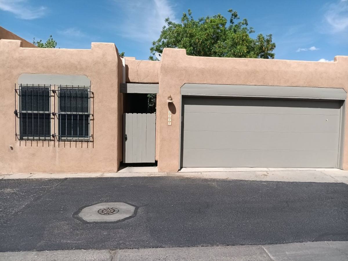 House for rent at 2427 NW Circle, Albuquerque, NM 87104