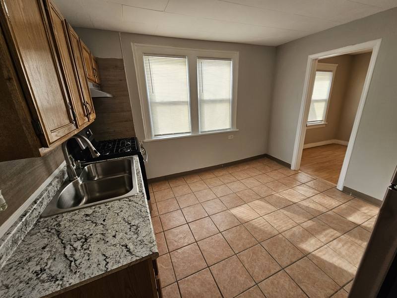 Apartment for rent at 1762 E 33rd St #DOWN, Cleveland, OH 44114