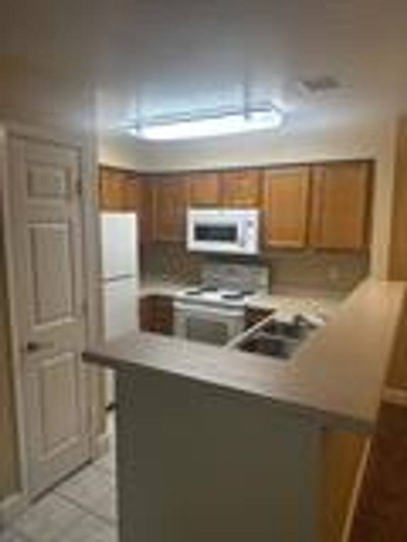 Apartment for rent at 2881 Huntington Blvd, Fresno, CA 93721