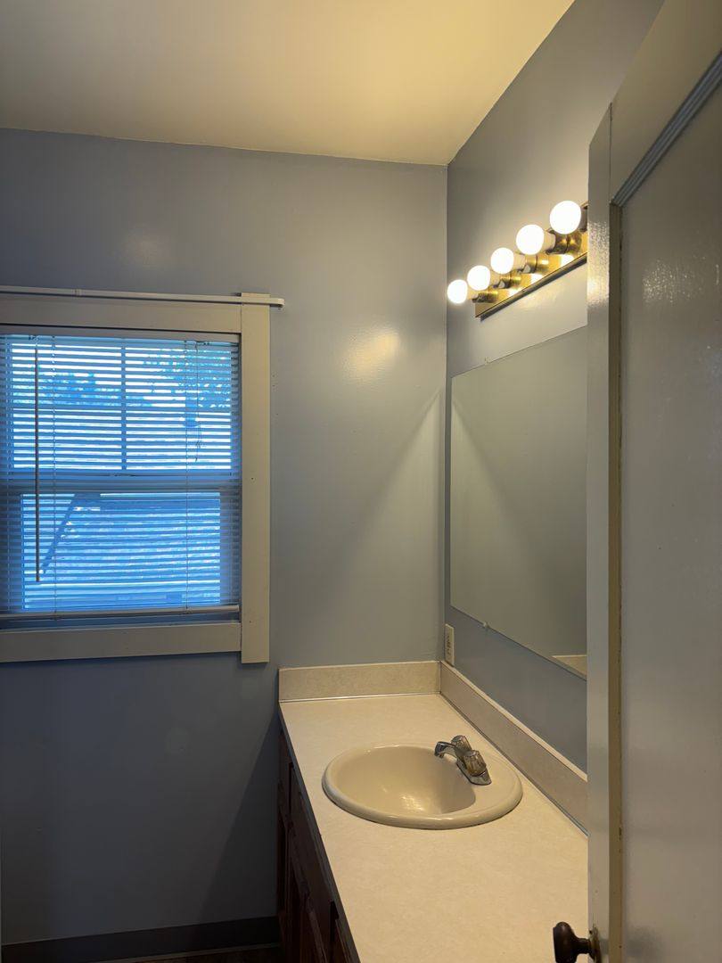 House for rent at 1115 SE Roberts St, Roseburg, OR 97470