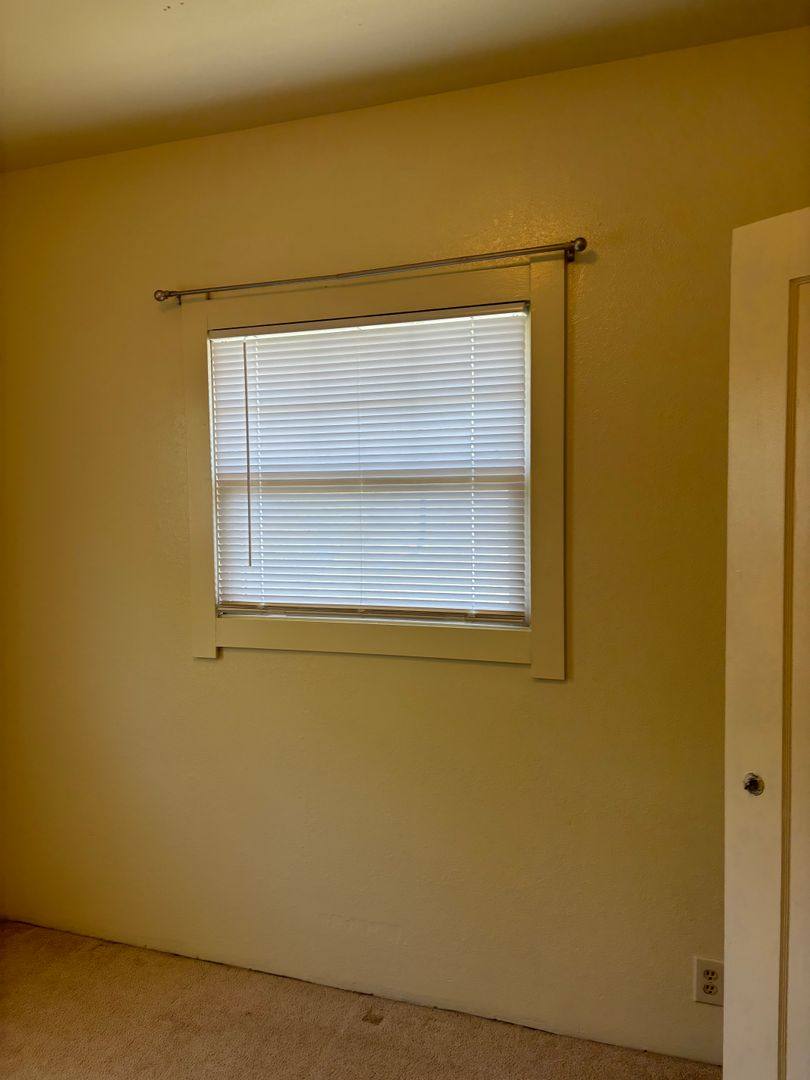 House for rent at 1115 SE Roberts St, Roseburg, OR 97470