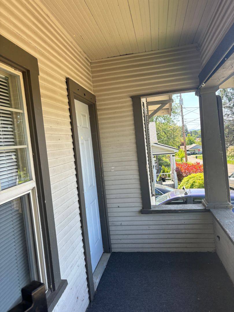 House for rent at 1115 SE Roberts St, Roseburg, OR 97470