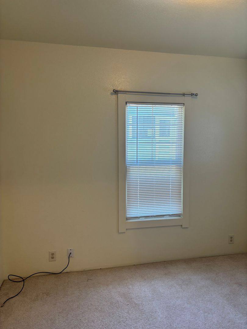 House for rent at 1115 SE Roberts St, Roseburg, OR 97470