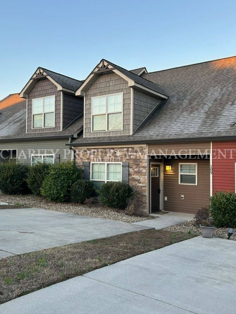 Townhouse for rent at 109 Belle Chase Way NE, Cleveland, TN 37312