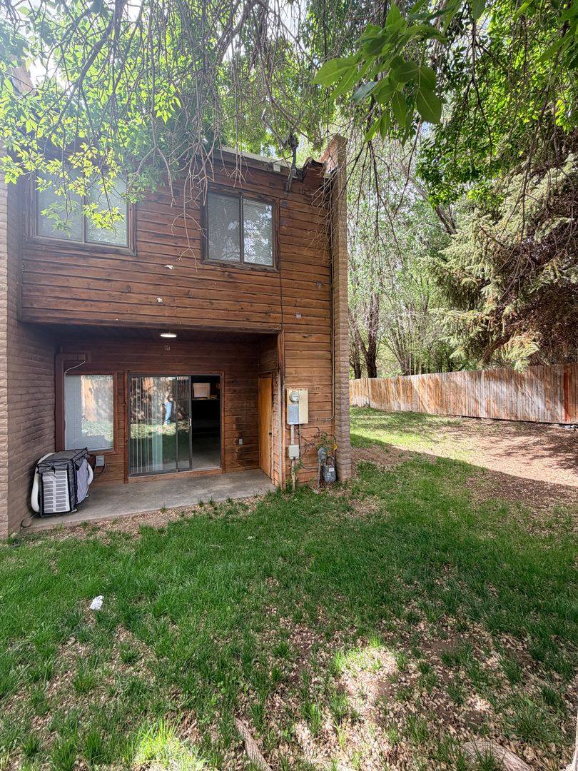 Townhouse for rent at 1066 E Navajo St, Farmington, NM 87401