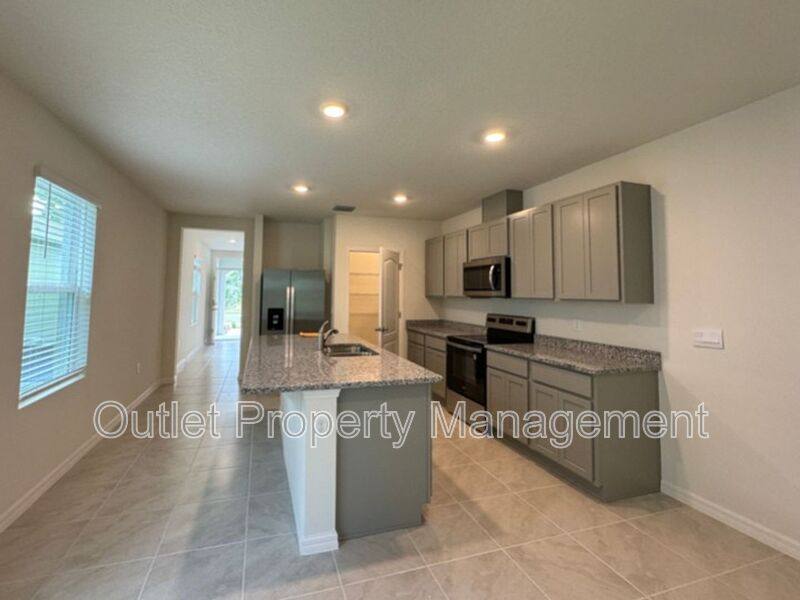 House for rent at 391 Pelham Park Dr, Deland, FL 32720