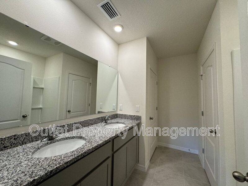 House for rent at 391 Pelham Park Dr, Deland, FL 32720