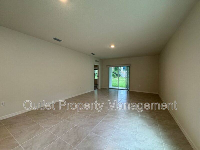 House for rent at 391 Pelham Park Dr, Deland, FL 32720