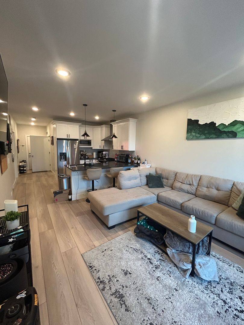 Apartment for rent at 1646 W Belmont Ave, Chicago, IL 60657