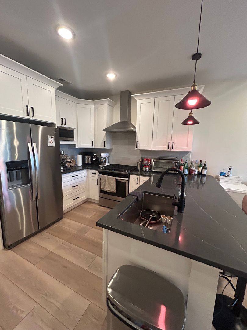 Apartment for rent at 1646 W Belmont Ave, Chicago, IL 60657