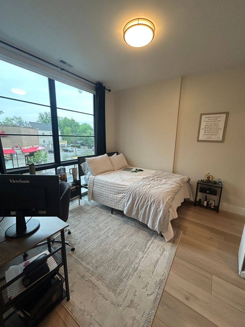 Apartment for rent at 1646 W Belmont Ave, Chicago, IL 60657