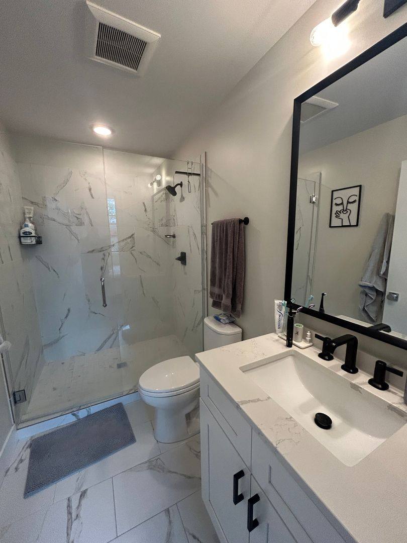 Apartment for rent at 1646 W Belmont Ave, Chicago, IL 60657