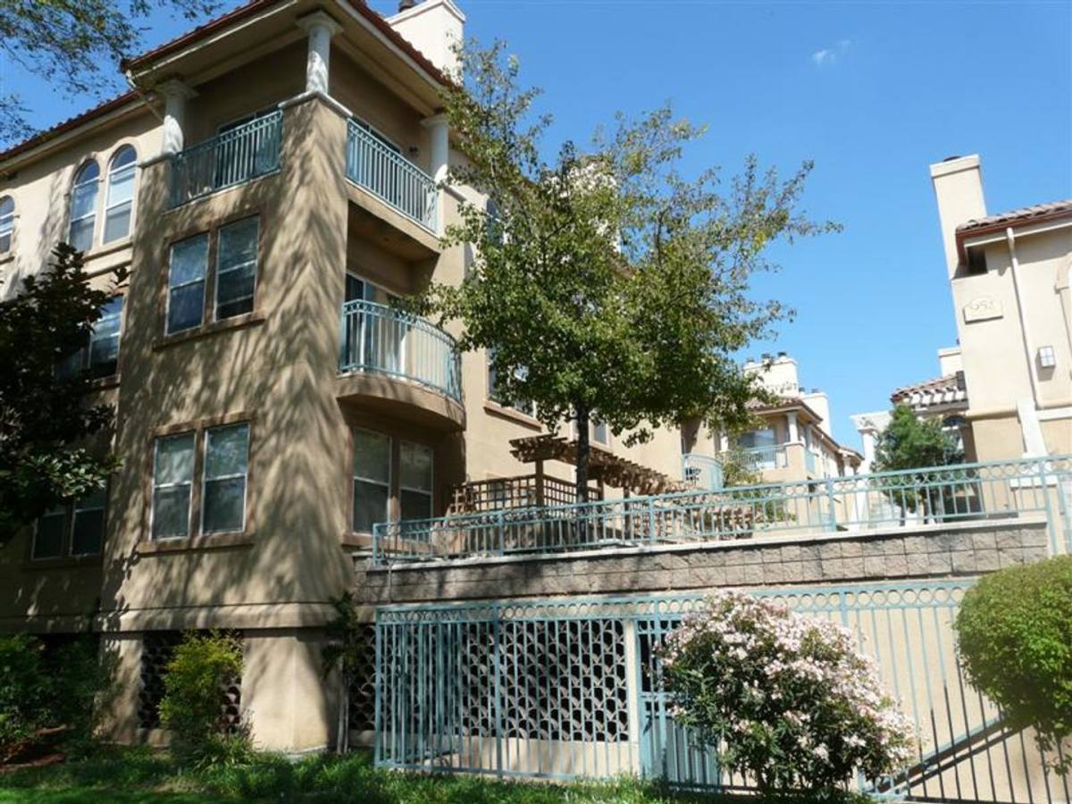 952 S 11th St, San Jose, CA 95112
