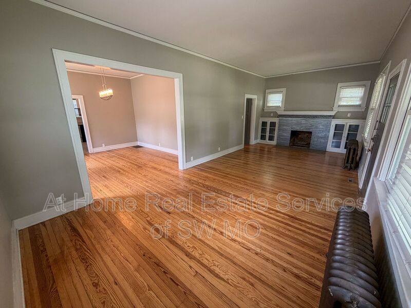 House for rent at 1005 S Roanoke Ave, Springfield, MO 65807
