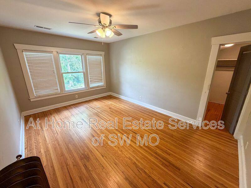 House for rent at 1005 S Roanoke Ave, Springfield, MO 65807
