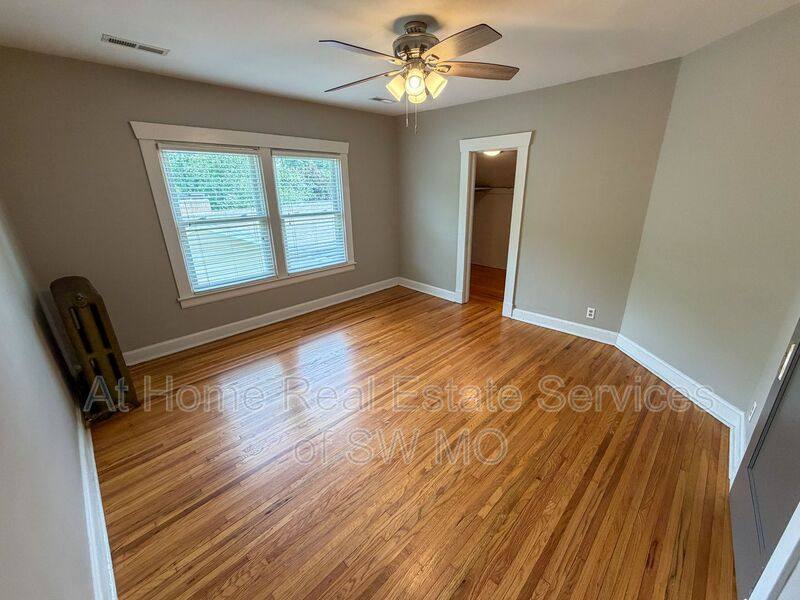 House for rent at 1005 S Roanoke Ave, Springfield, MO 65807