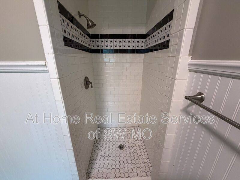House for rent at 1005 S Roanoke Ave, Springfield, MO 65807