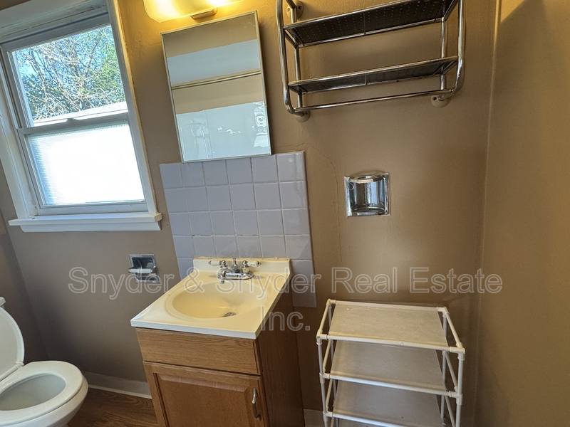 House for rent at 2350 Newton St, Akron, OH 44305