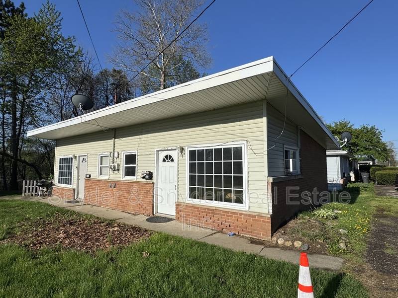 House for rent at 2350 Newton St, Akron, OH 44305