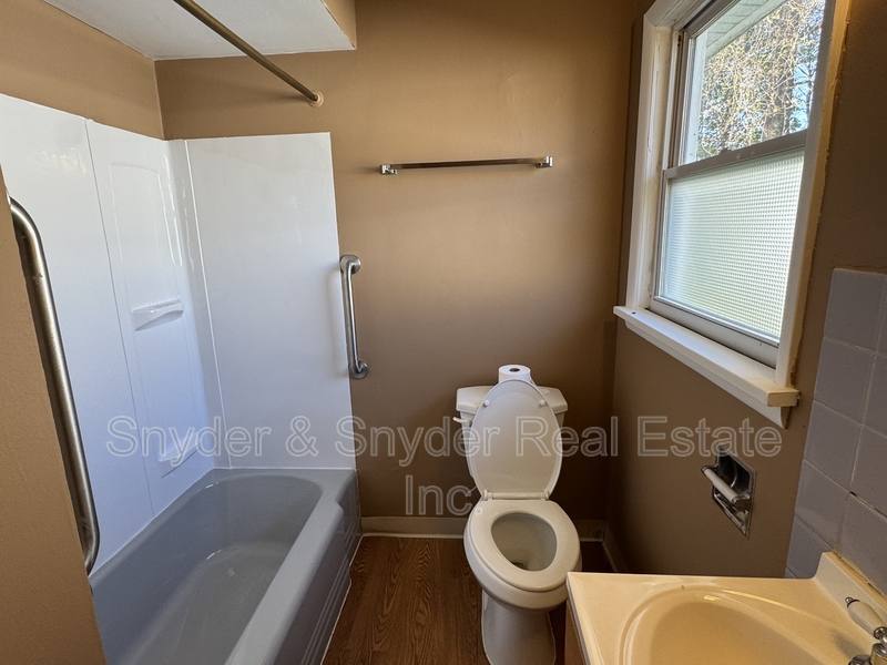 House for rent at 2350 Newton St, Akron, OH 44305