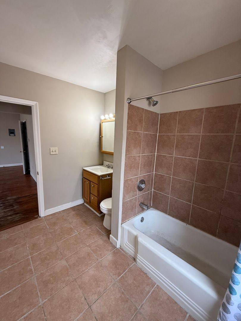 Apartment for rent at 562 Edmund Ave W, Saint Paul, MN 55103