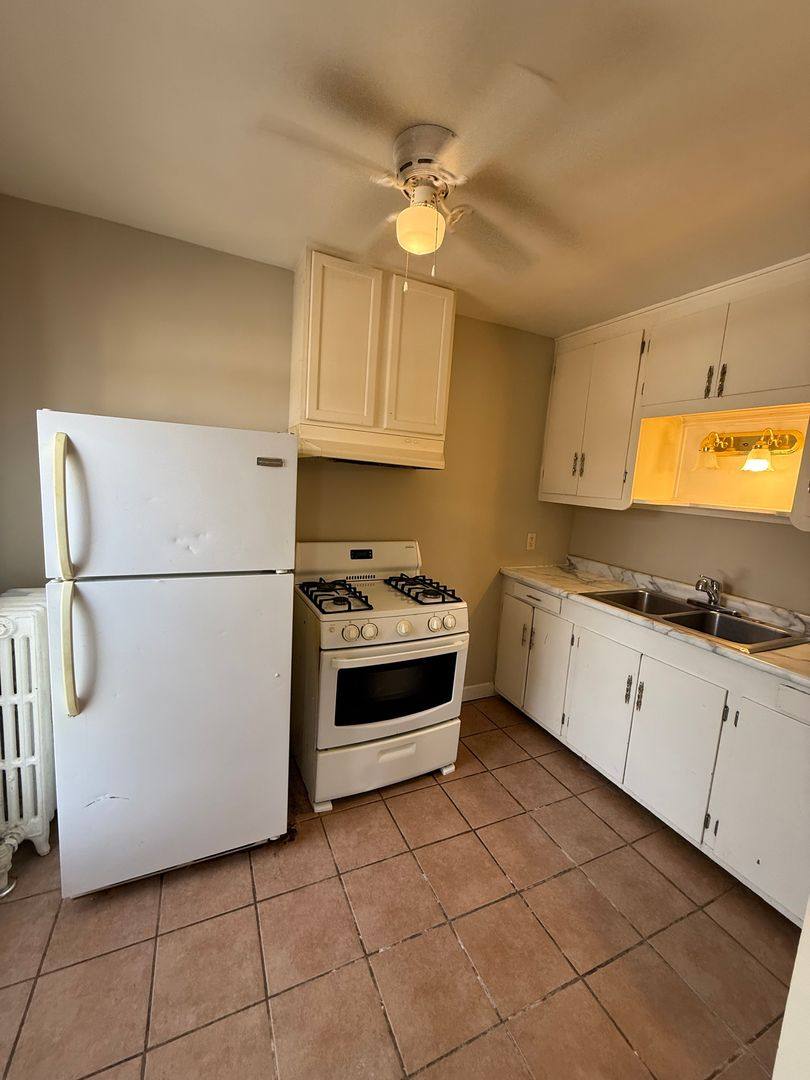 Apartment for rent at 562 Edmund Ave W, Saint Paul, MN 55103