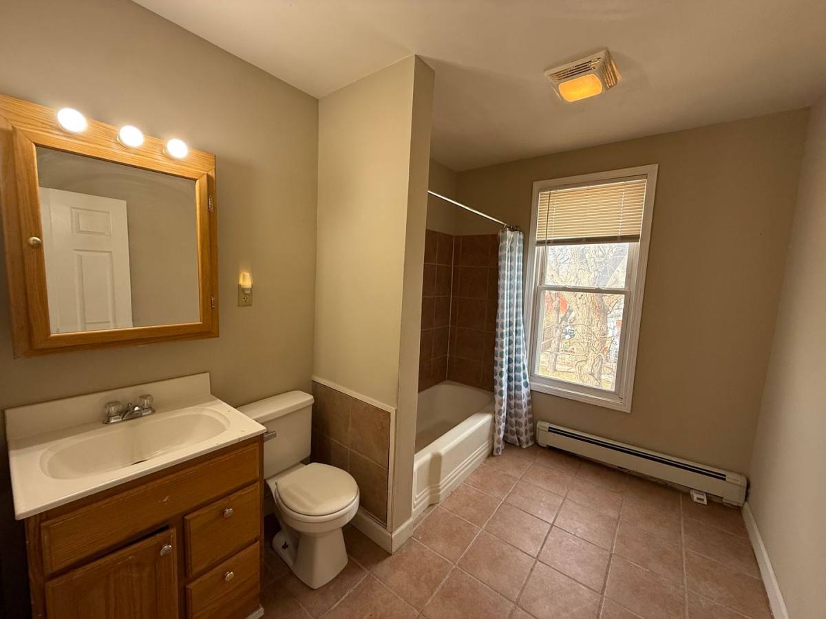 Apartment for rent at 562 Edmund Ave W, Saint Paul, MN 55103