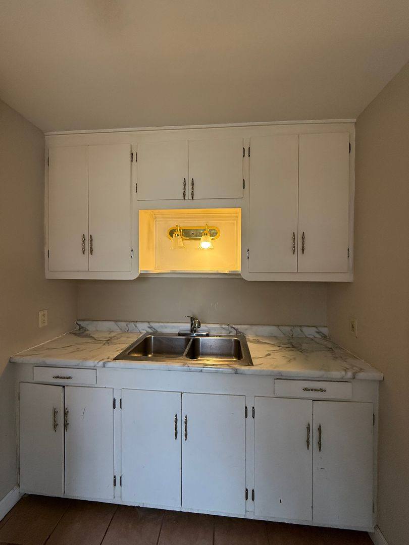 Apartment for rent at 562 Edmund Ave W, Saint Paul, MN 55103