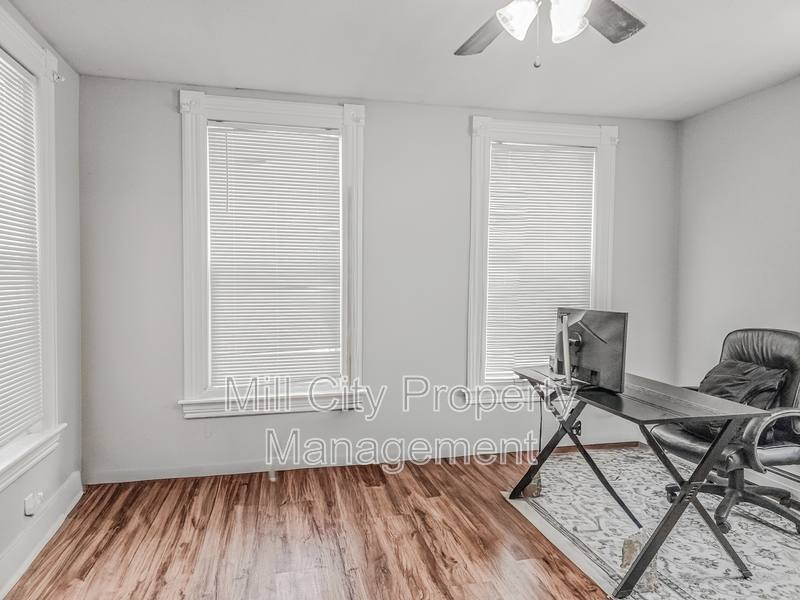 Apartment for rent at 463 Lake Ave #1, Manchester, NH 03103