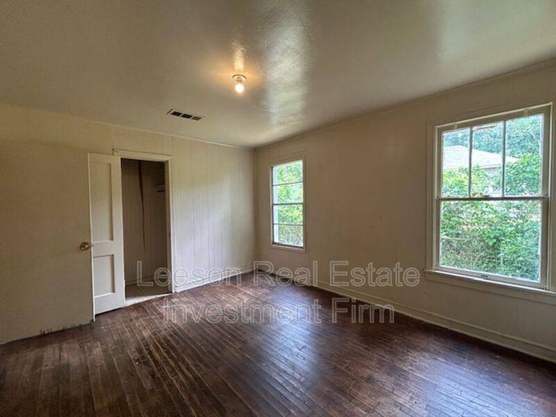 House for rent at 2551 Claiborne Ave, Shreveport, LA 71103