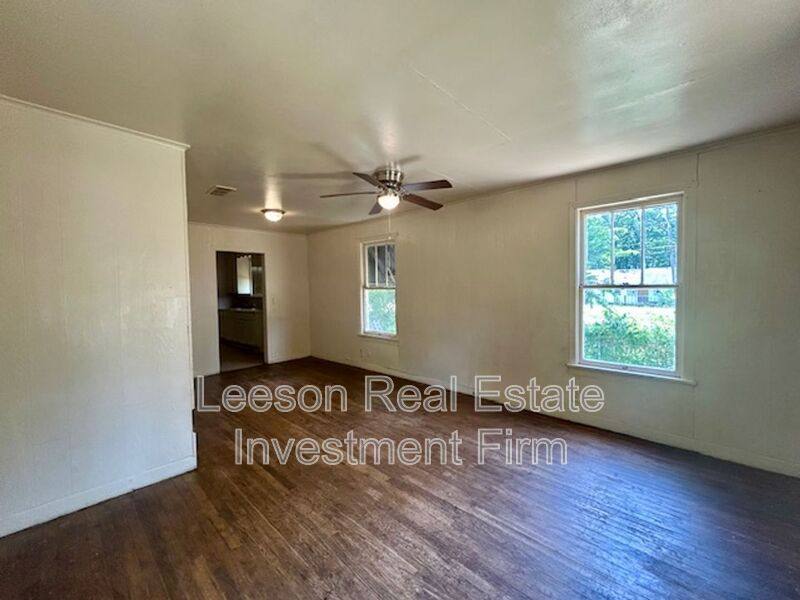 House for rent at 2551 Claiborne Ave, Shreveport, LA 71103