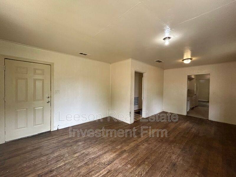 House for rent at 2551 Claiborne Ave, Shreveport, LA 71103