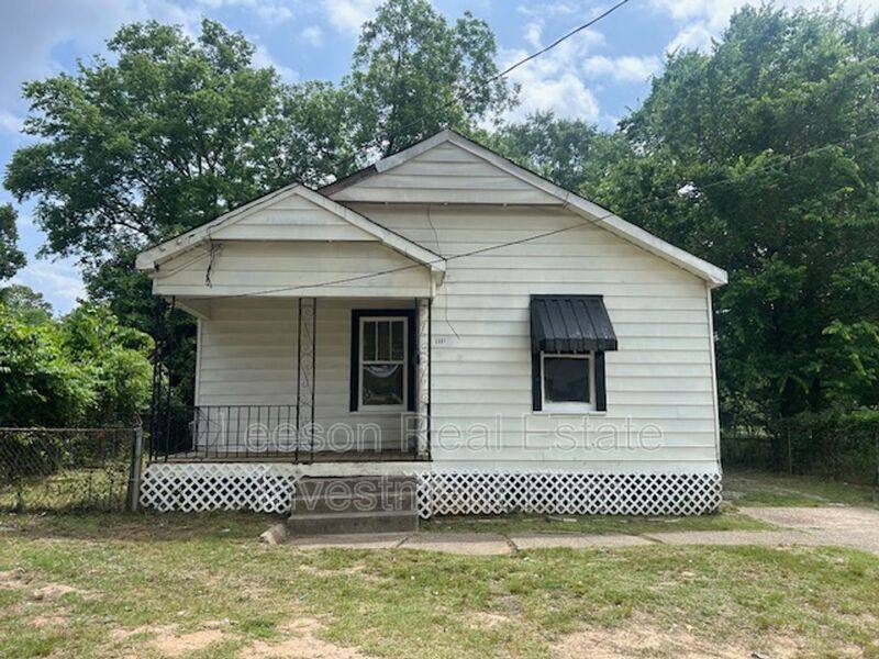 House for rent at 2551 Claiborne Ave, Shreveport, LA 71103