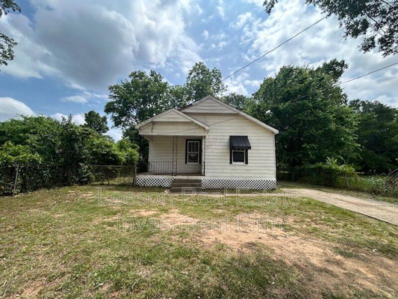 House for rent at 2551 Claiborne Ave, Shreveport, LA 71103