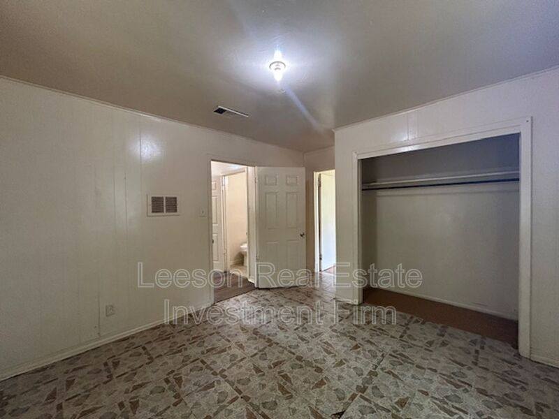 House for rent at 2551 Claiborne Ave, Shreveport, LA 71103