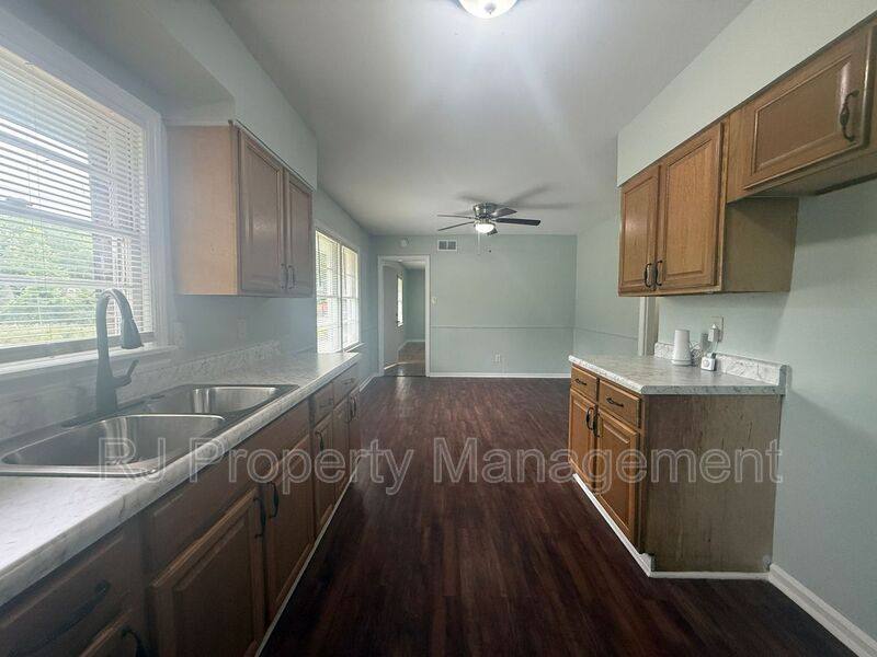 House for rent at 1821 Dale Lavern Rd, Memphis, TN 38116