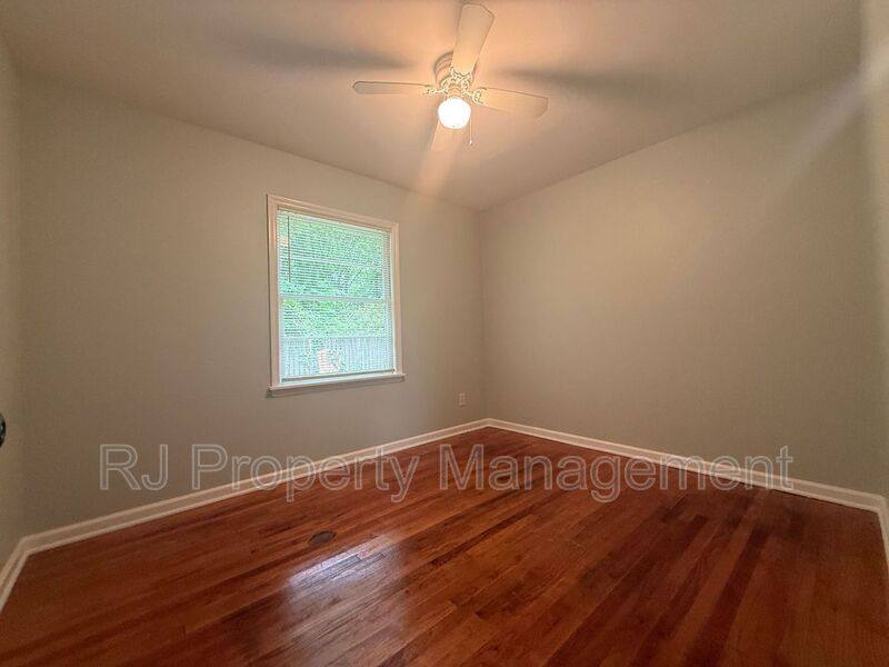 House for rent at 1821 Dale Lavern Rd, Memphis, TN 38116