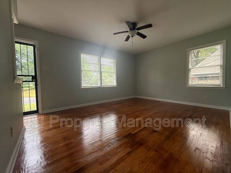 House for rent at 1821 Dale Lavern Rd, Memphis, TN 38116