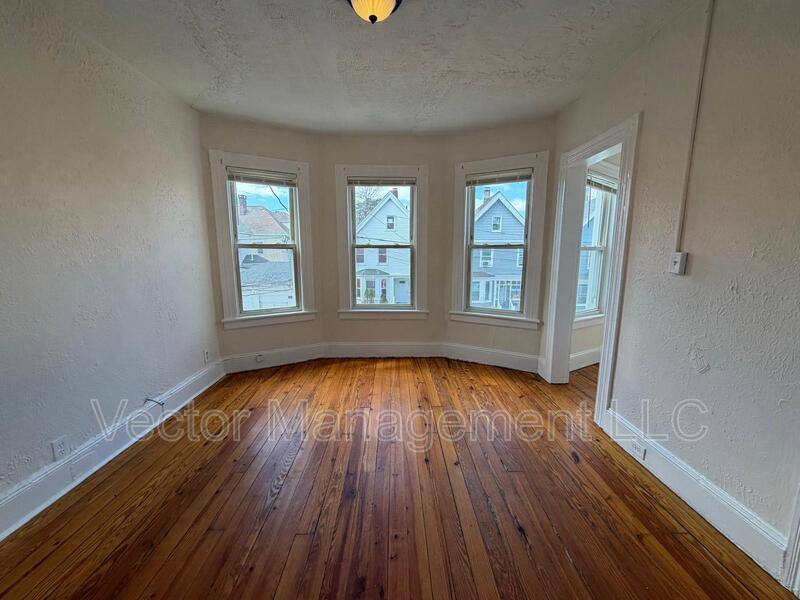 Apartment for rent at 116 Rennell St, Bridgeport, CT 06604