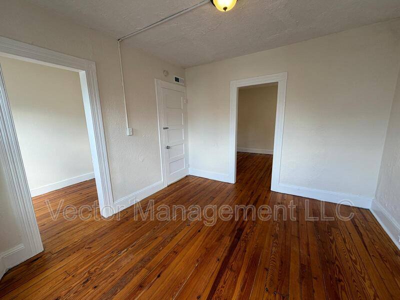 Apartment for rent at 116 Rennell St, Bridgeport, CT 06604