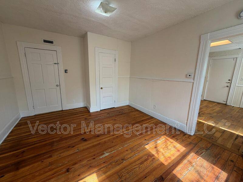 Apartment for rent at 116 Rennell St, Bridgeport, CT 06604