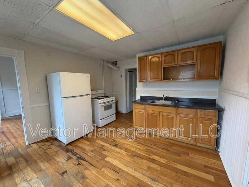 Apartment for rent at 116 Rennell St, Bridgeport, CT 06604