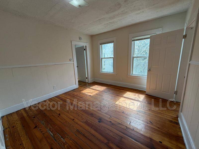 Apartment for rent at 116 Rennell St, Bridgeport, CT 06604