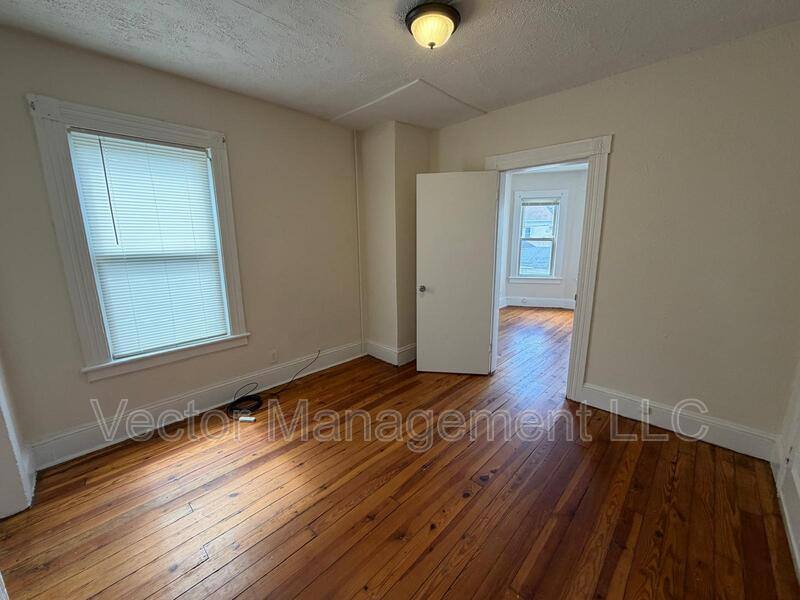 Apartment for rent at 116 Rennell St, Bridgeport, CT 06604
